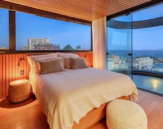 Quarto suíte com vista para o mar de Ipanema