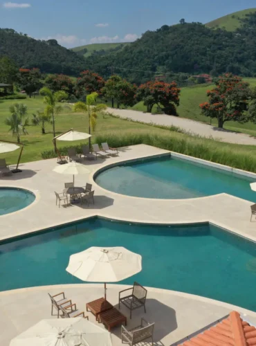 Area das piscinas Fazendas Secretário - Terrenos em Secretário, Petrópolis