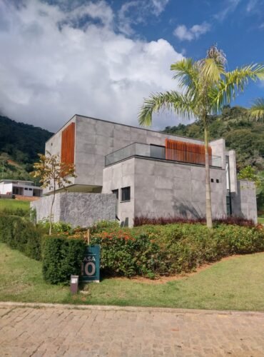 Casa a venda em Correas Fazenda Marambaia FAchada