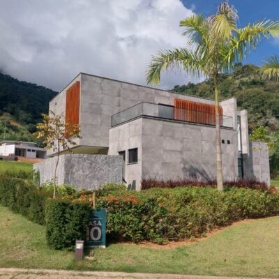 Casa a venda em Correas Fazenda Marambaia FAchada