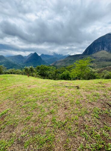 foto fazenda marambaia com vista de serra dos orgaos 03